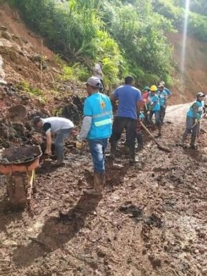 La Gobernación del Cauca trabaja continuamente para restablecer la transitabilidad en todo el territorio tras la fuerte ola invernal