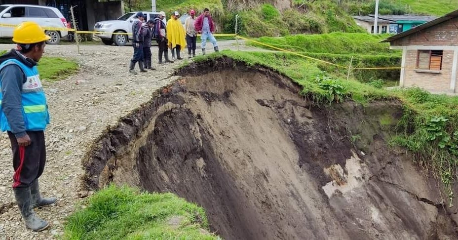 La Gobernacion del Cauca trabaja continuamente para restablecer la transitabilidad en todo el territorio tras la fuerte ola invernal1