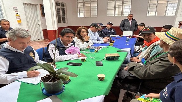 🚧🤝 ¡Diálogo por la paz y la movilidad en el Cauca! La Gobernación lidera mesa para atender la movilización en la vía Panamericana