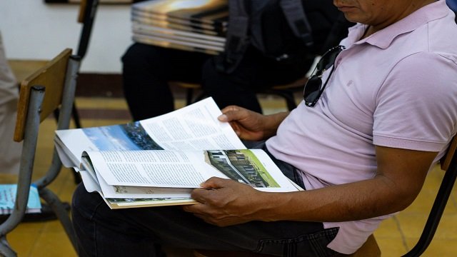¡Libro que forja identidad! Santander de Quilichao entrega obra sobre su historia y cultura a instituciones educativas