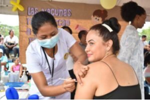 La vacunacion avanza en los 42 municipios caucanos en defensa de la vida