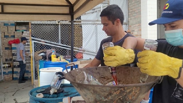 Licor ilegal e insumos adulterados y de contrabando fueron destruidos