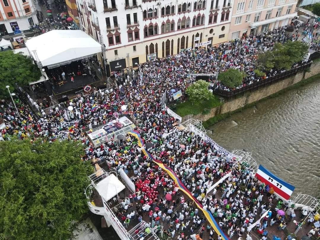 MULTITUDINARIA ASISTENCIA DIJO, PETRO PRESIDENTE1