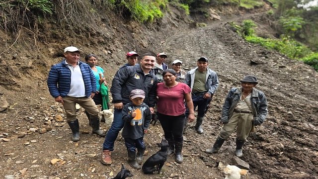 Maquinaria Amarilla impulsa el desarrollo vial del Macizo Colombiano