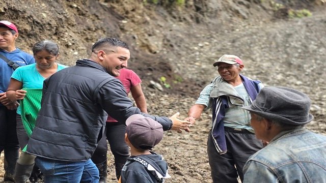 Maquinaria Amarilla impulsa el desarrollo vial del Macizo Colombiano