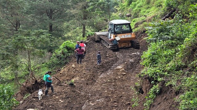 Maquinaria Amarilla impulsa el desarrollo vial del Macizo Colombiano