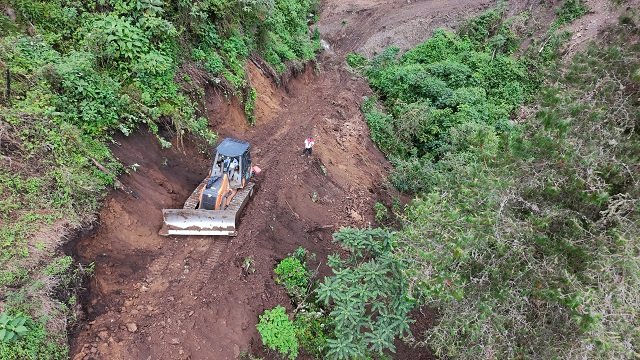 Maquinaria Amarilla impulsa el desarrollo vial del Macizo Colombiano