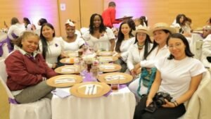 Mas de 300 mujeres participaron en el reconocimiento a sus luchas y esfuerzos en la gran Noche Purpura