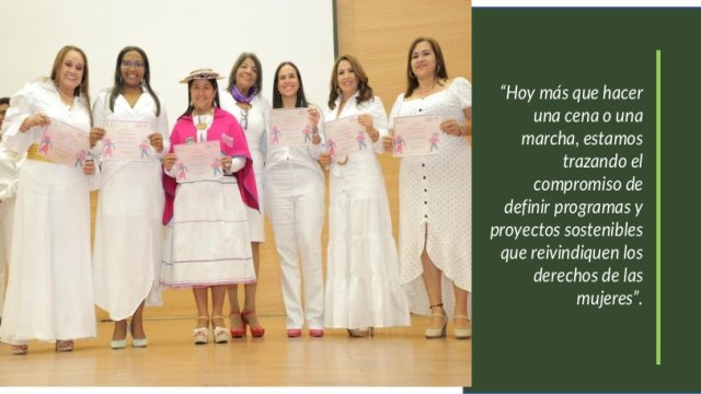 Mas de 300 mujeres participaron en el reconocimiento a sus luchas y esfuerzos en la gran Noche Purpura