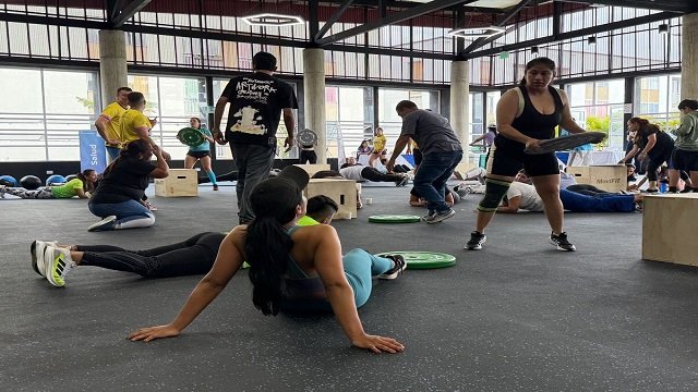 🏋️ Éxito total: Más de 400 personas asistieron a la inauguración del Gym Box Guayacanes 36 Más de 400 personas asistieron a la inauguración del Gym Box Guayacanes