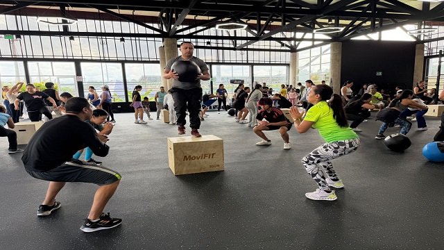 🏋️ Éxito total: Más de 400 personas asistieron a la inauguración del Gym Box Guayacanes 34 Más de 400 personas asistieron a la inauguración del Gym Box Guayacanes