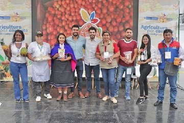 Más de 6.600 millones de pesos dejó para los productores caucanos la más reciente versión de ‘Agricultura por contrato’ 29 Más de 6.600 millones de pesos dejó para los productores caucanos la más reciente versión de ‘Agricultura por contrato’