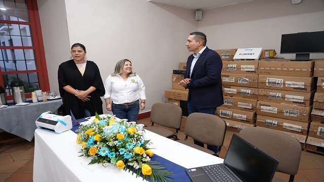 Más tecnología para una salud oportuna y de calidad en Tierradentro 33 Más tecnología para una salud oportuna y de calidad en Tierradentro