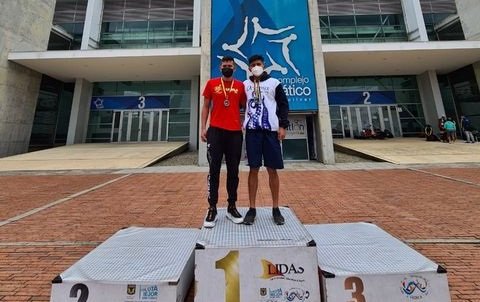 Mateo Caicedo y Camila Martínez lograron medalleria en el Campeonato Nacional Interligas de Subacuaticas