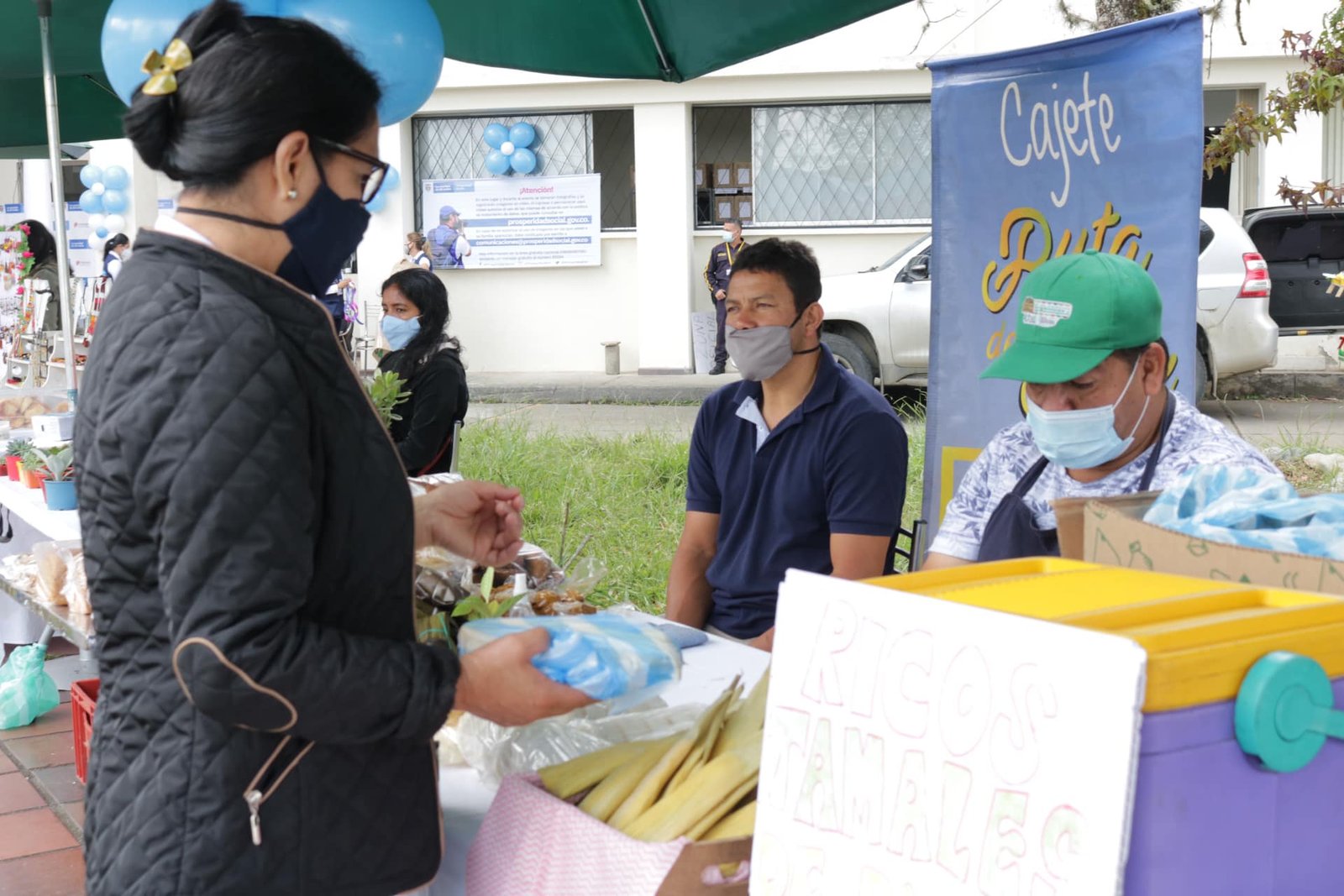 Mercado solidario en las instalaciones de la Secretaría de Agricultura y Desarrollo Rural11