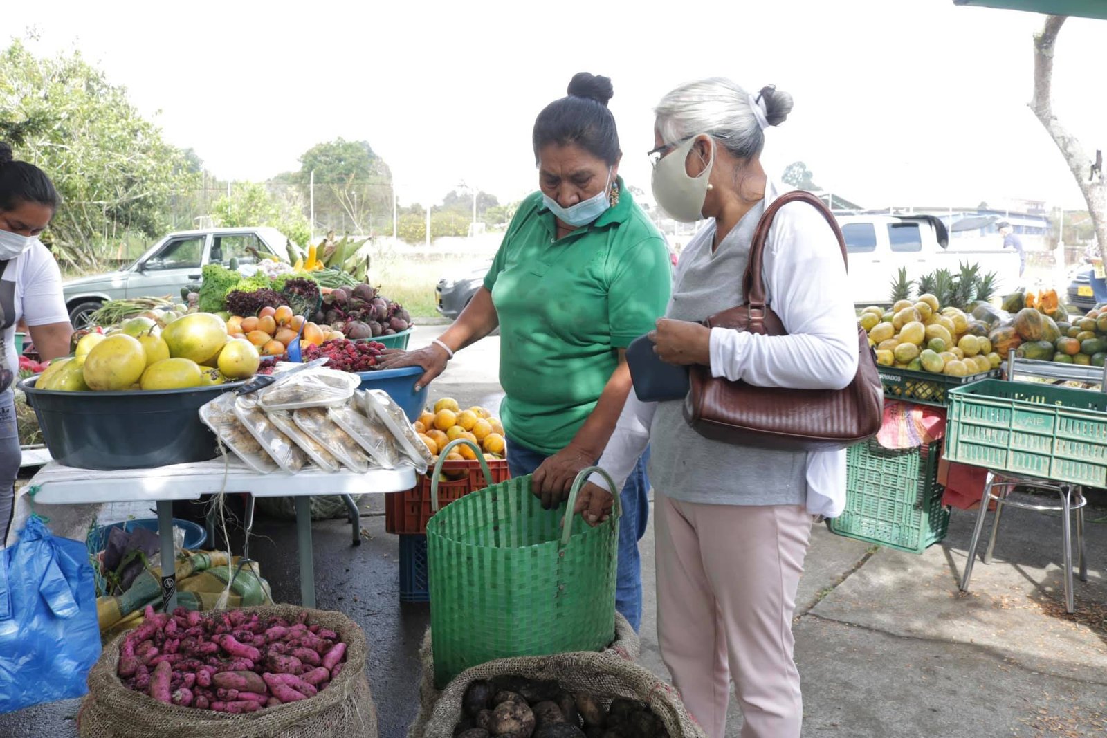 Mercado solidario en las instalaciones de la Secretaría de Agricultura y Desarrollo Rural4