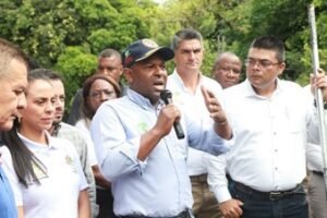 Miranda presencia el cierre de brechas con la colocacion de la primera piedra para el nuevo Hospital de Miranda