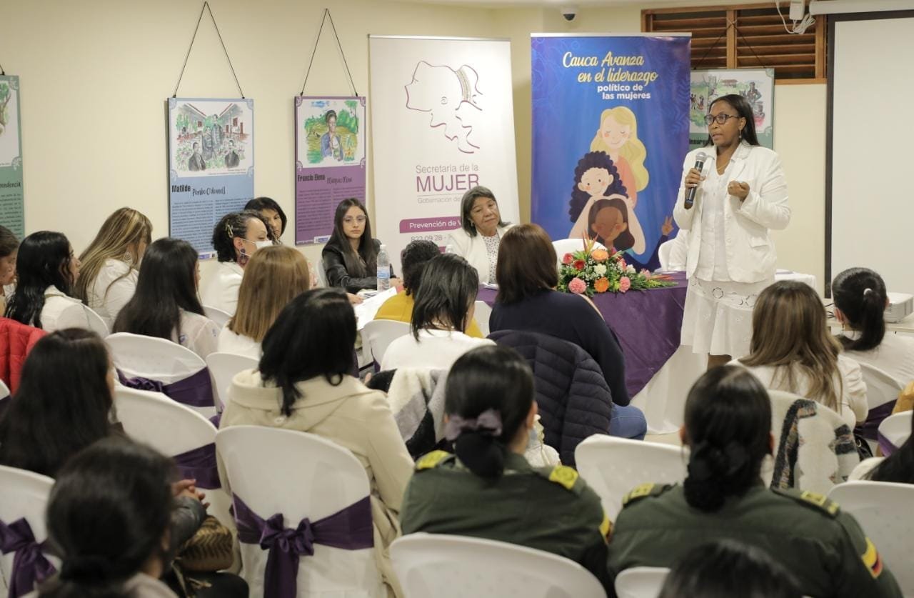 Política con Sello de Mujer3