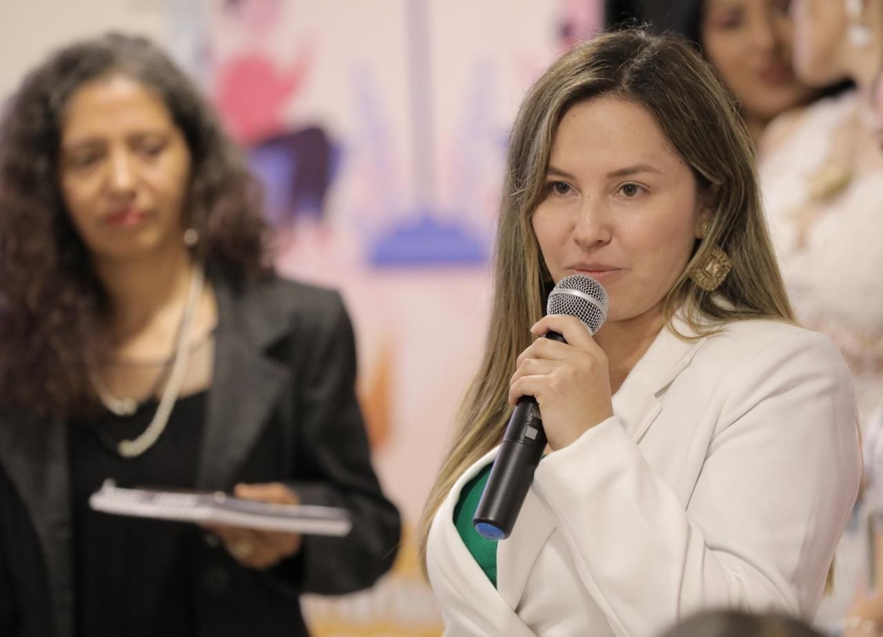 Política con Sello de Mujer7