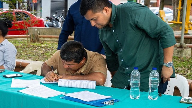 La Alcaldía Municipal de Santander de Quilichao firmará dos nuevos Acuerdos Recíprocos por el Agua (ARA) con el Resguardo de La Concepción y el señor Hans Velasco. Esta iniciativa, en colaboración con Fundación Natura Bolivia y la Autoridad Ancestral Ne’ehjwesx, busca conservar ecosistemas y proteger las fuentes hídricas de la región.