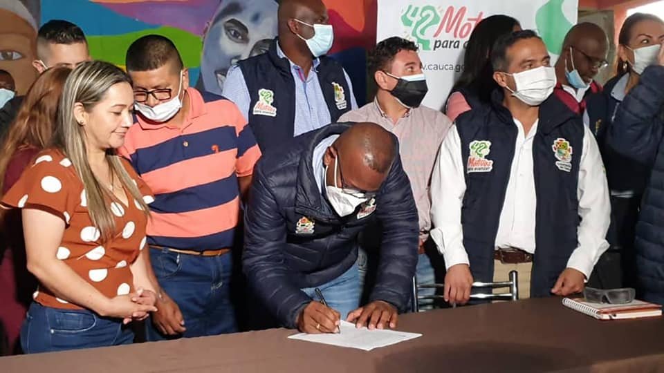 Se firma contrato de obra para la construccion del puente peatonal sobre el rio Cauca en Popayan