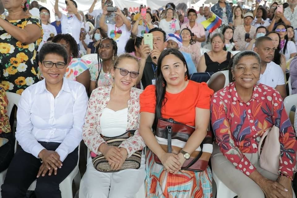 el acto de entrega de mandato popular a la Vicepresidenta de la República, Francia Márquez12