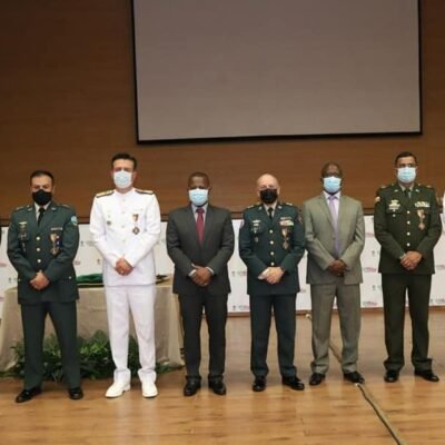gobernador del cauca hace distinciones miembros fuerza publica