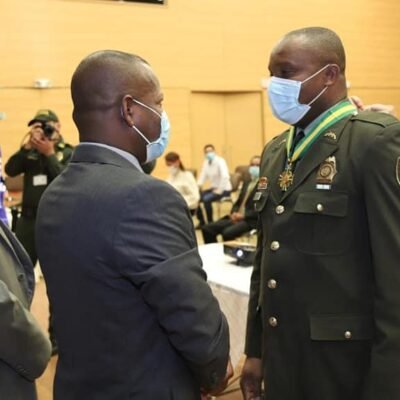 gobernador del cauca hace distinciones miembros fuerza publica 9