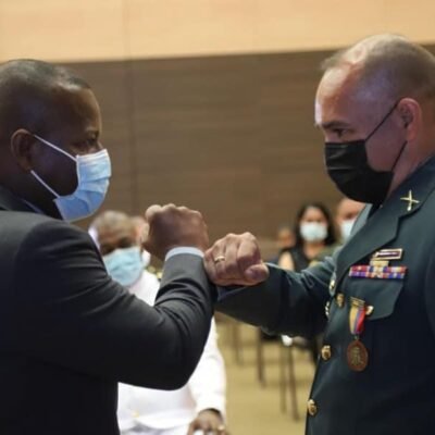 gobernador del cauca hace distinciones miembros fuerza publica13