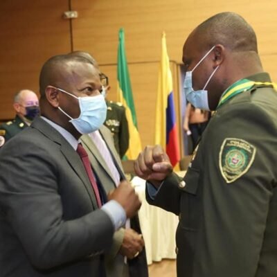 gobernador del cauca hace distinciones miembros fuerza publica16