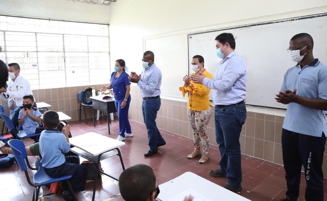 ¡Trabajamos en equipo por un regreso seguro a la presencialidad!6