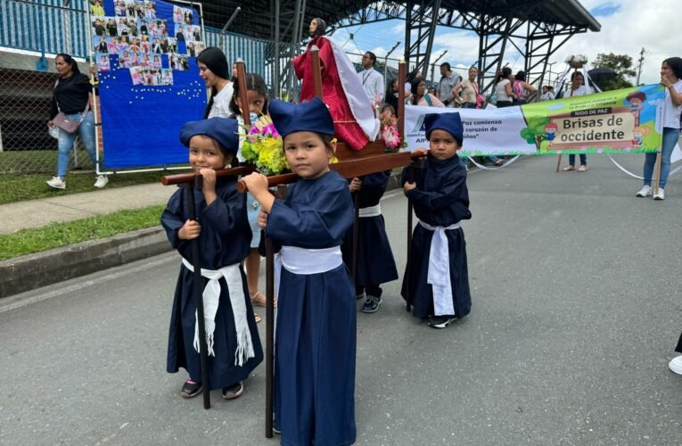 🕊️ ¡Vive la tradición en familia! Acompáñanos en la Procesión de la Semana Santa Infantil.